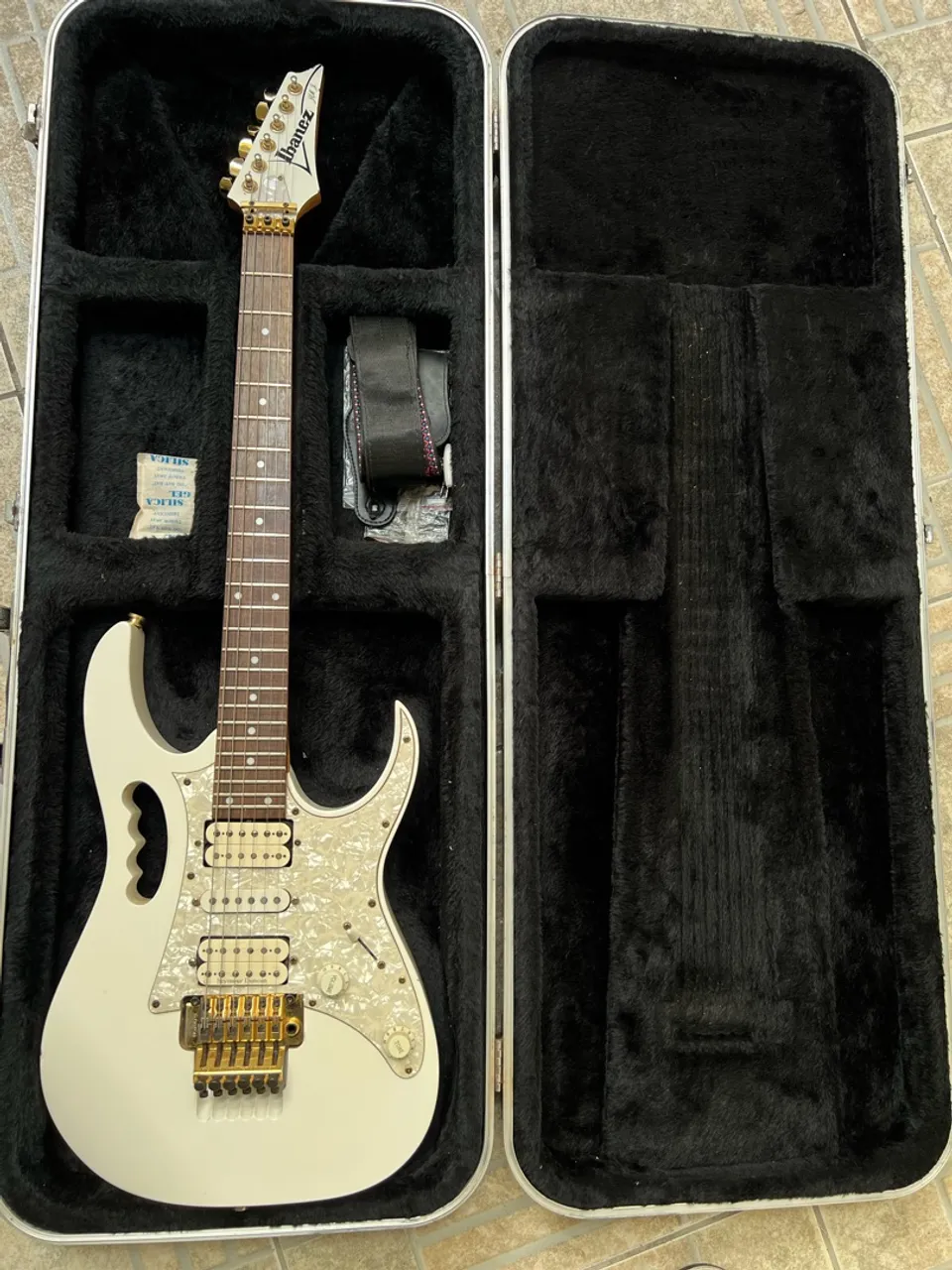Guitarra Ibanez Roadstar II Made Japan ano 1986 e Case toda