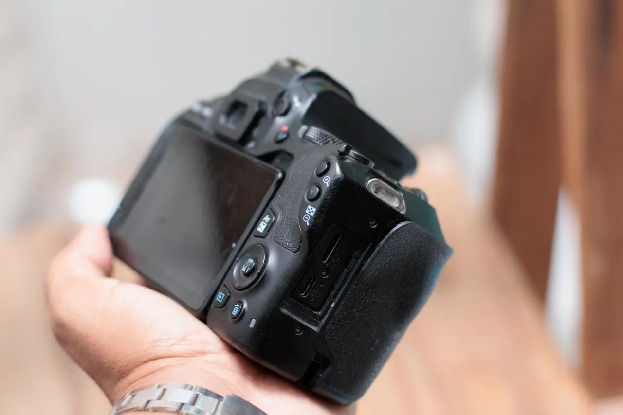 Canon Sl3 + 2 lentes  - Foto 4