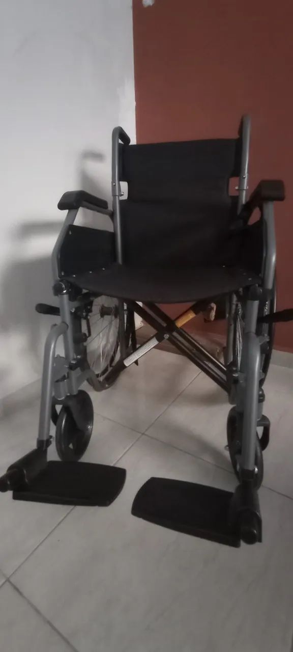 Cadeira de rodas seminova
