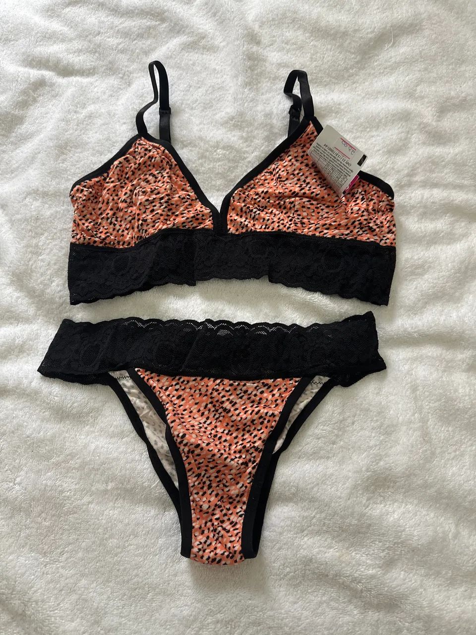 Conjunto Anicet aram 46 com renda salmão e preto 