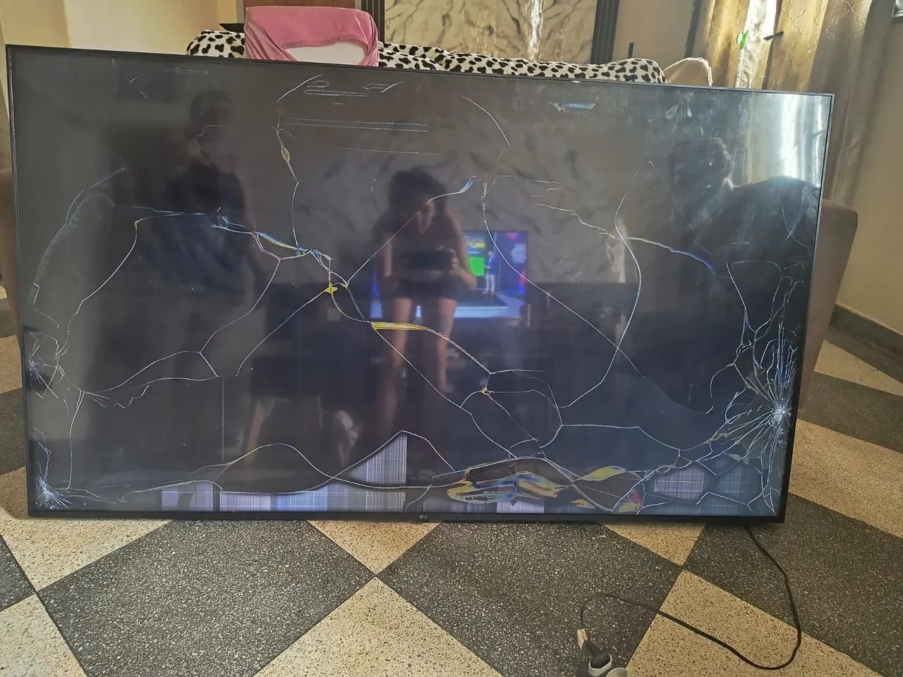 Tv lg 65UR8750PSA Para retirada de peças - Foto 3