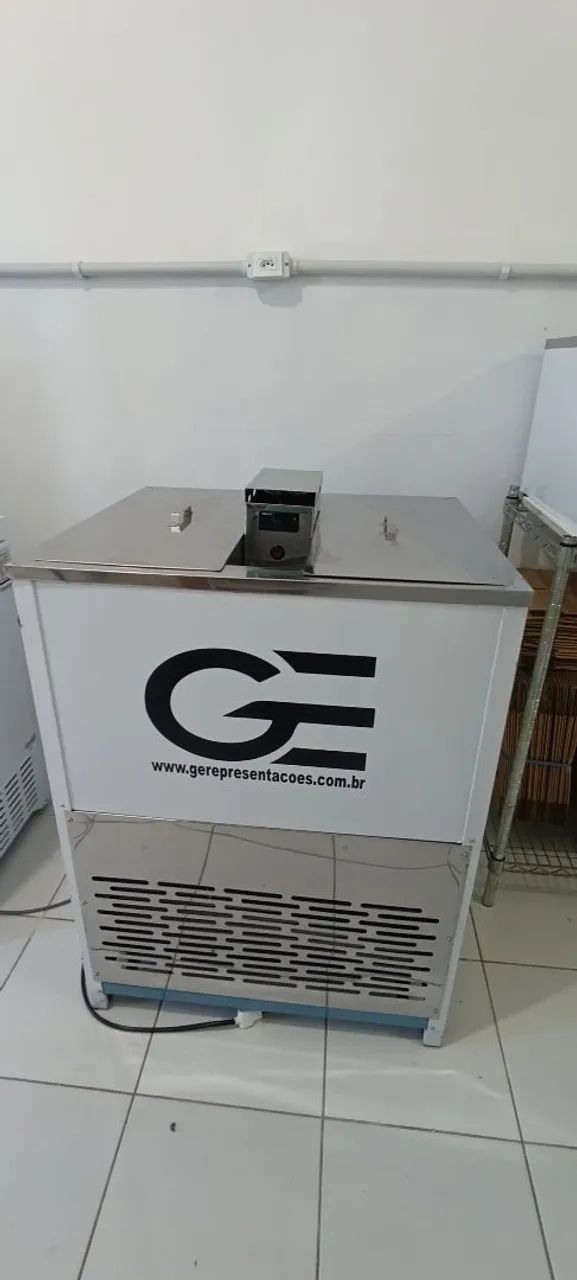 VENDO MINI FÁBRICA DE PICOLE E GELO SABORIZADO (COMPLETA) - Foto 2