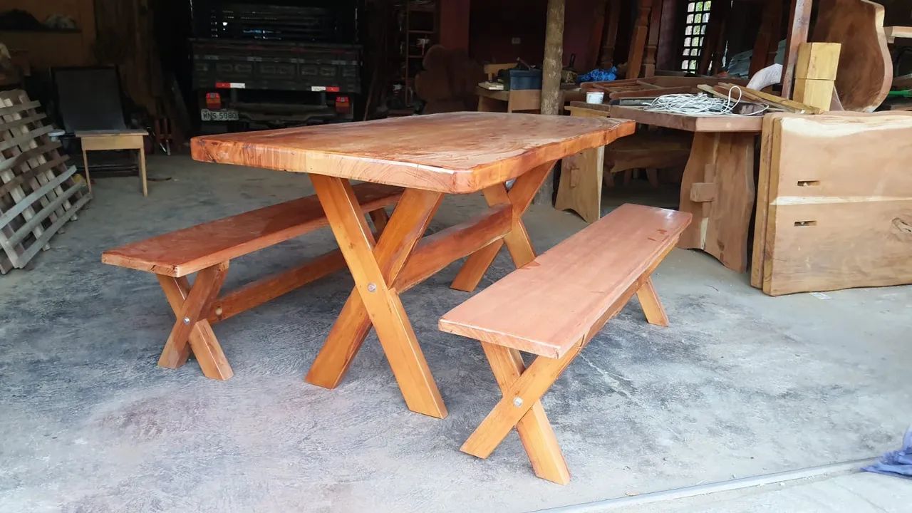 Vendo Mesa Rústica de Madeira Maciça de Jaqueira + 2 Bancos | Conjunto Completo