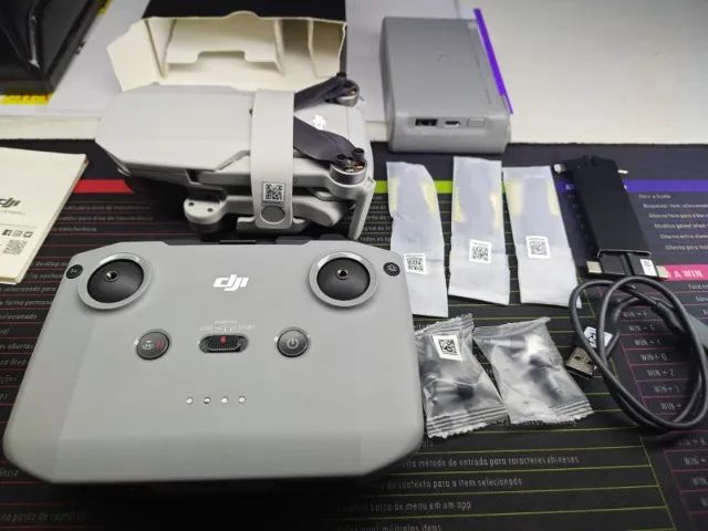 DJI Drone Mini 2 SE Cor Branco NOVO 100% TODOS ACESSORIOS E CABOS E BATERIA - Foto 2