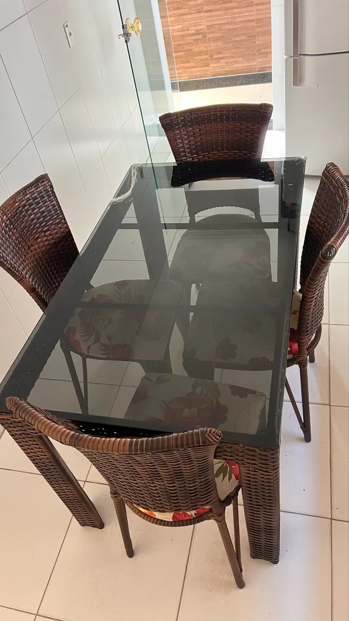 Mesa com 4 cadeiras vime  - Foto 2