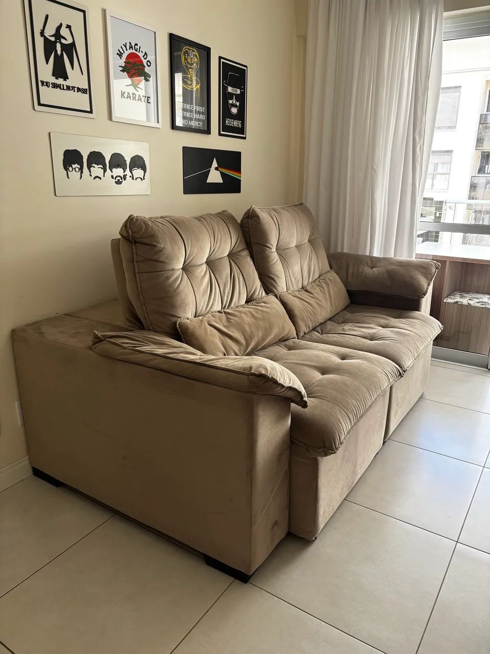 Sofá Retrátil Grande e Confortável - Ótimo Estado - Foto 4