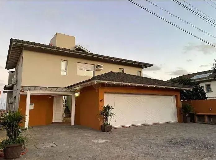 Casa com 4 quartos para Alugar em Florianópolis, Varanda Gourmet, Piscina e 4 vagas - Lot.