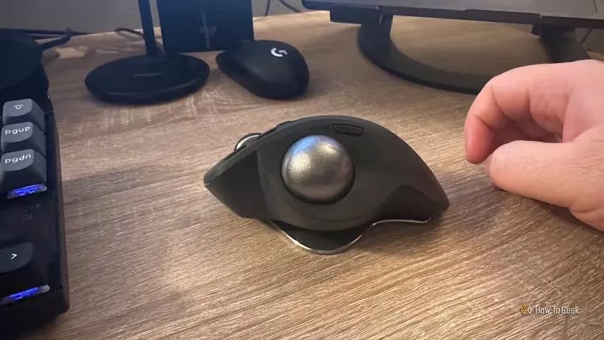 Mouse Ergonômico Logitech Ergo Trackball Bluetooth e USB (wireless) - Foto 2