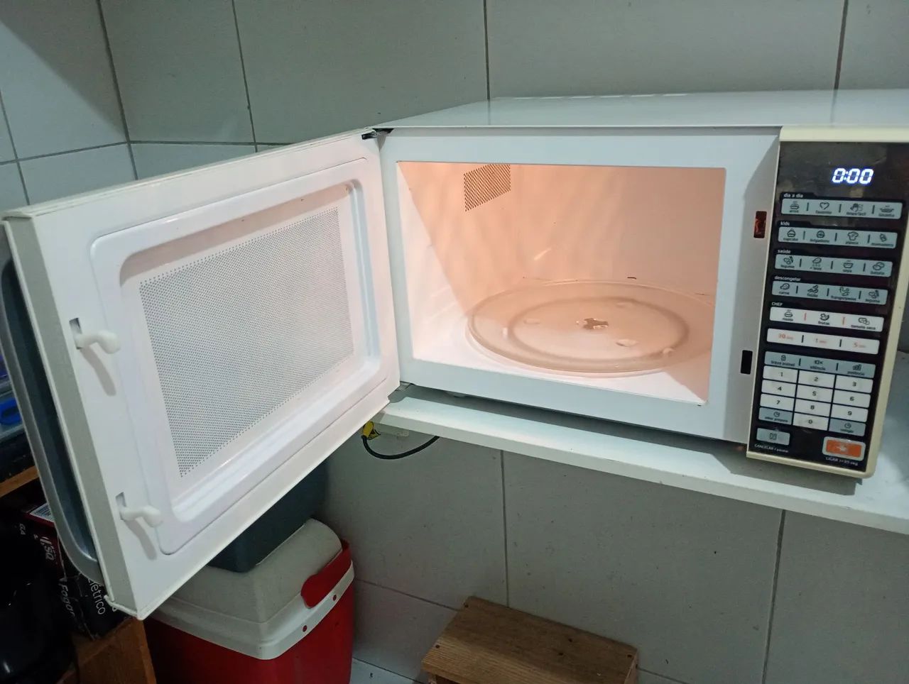 Vendo microondas 30 litros  - Foto 2