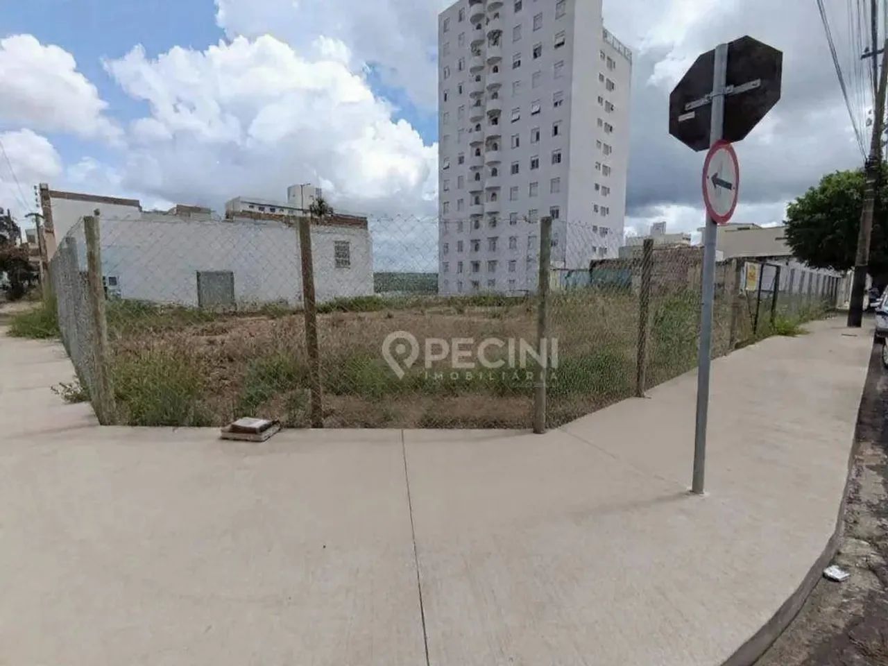 Oportunidade Rara em Rio Claro: Terreno de 1.100m² Plano e Central