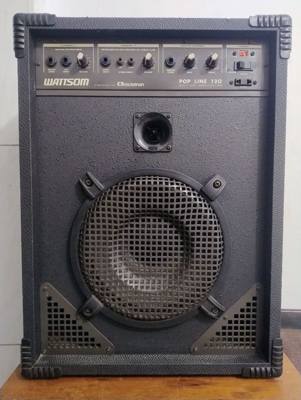 Caixa amplificada 120