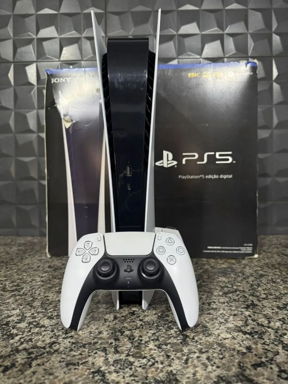PS5 Digital Semi Novo.