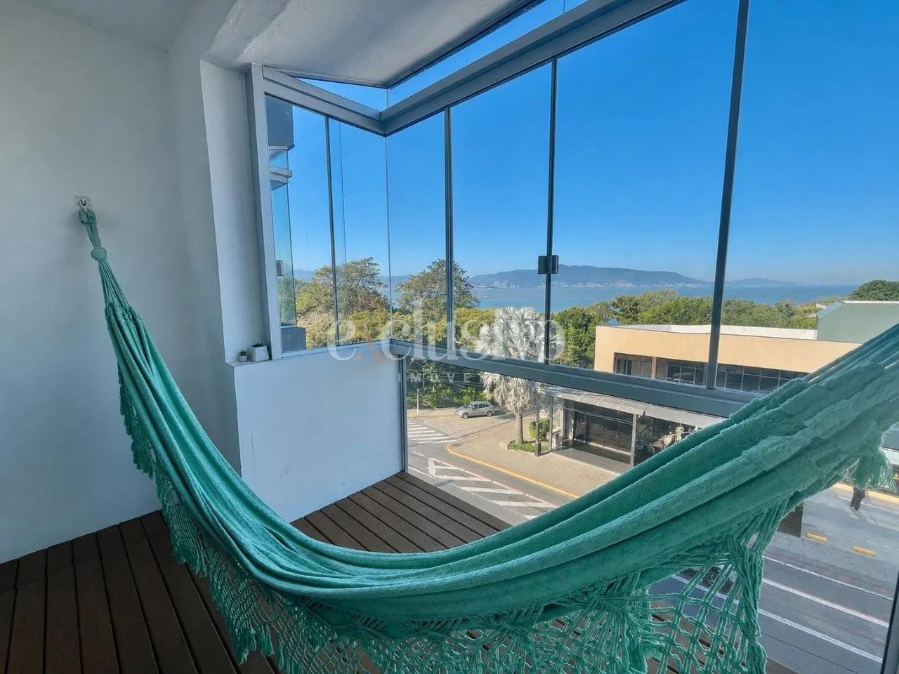 Apartamento com 3 dormitórios e vista para o mar em Coqueiros - Foto 2