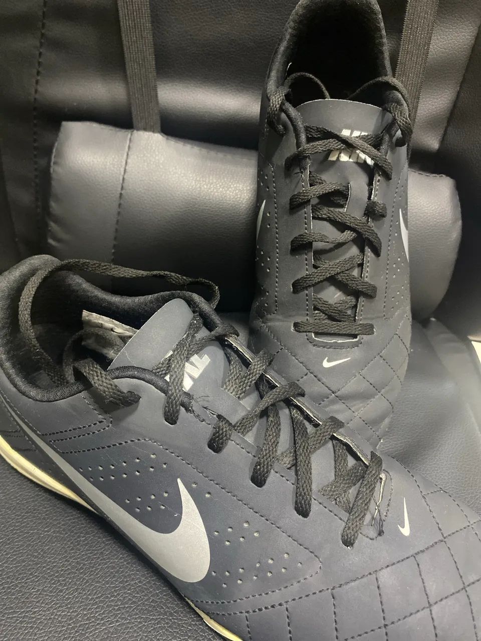 Chuteira nike futsal R$ 100 reais 