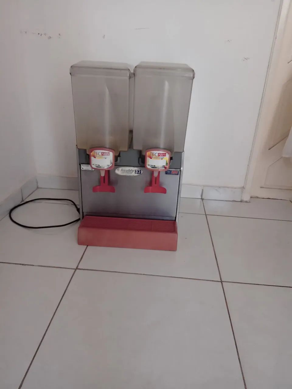 Refresqueira da marca TEC APPLY