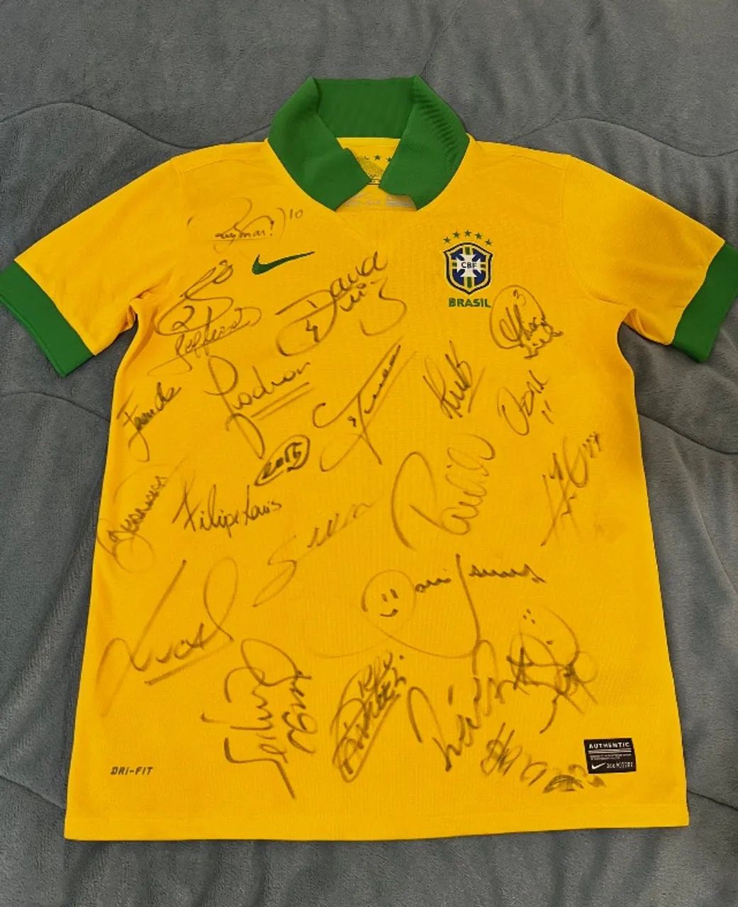 Camisa Brasil autografada oficial 