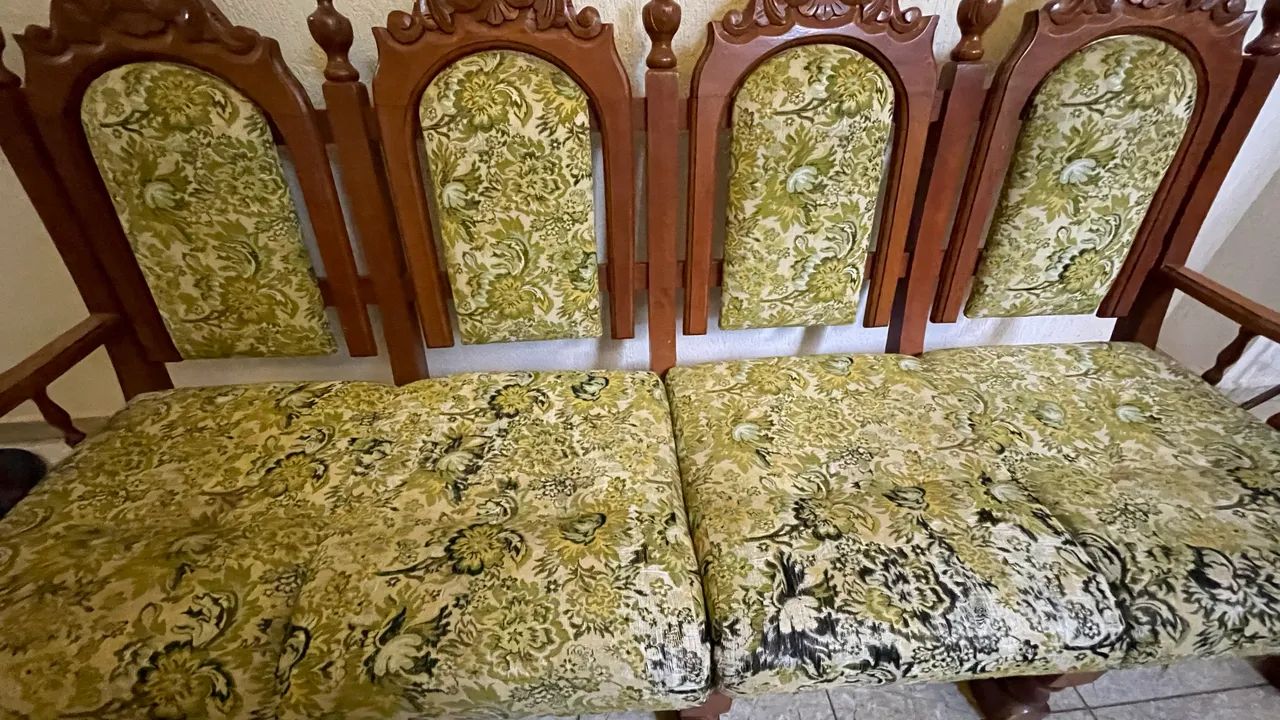 Sofa antigo estilo colonial