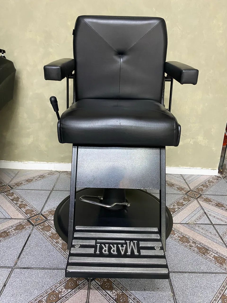 Cadeira barbearia c/ Defeito  - Foto 2