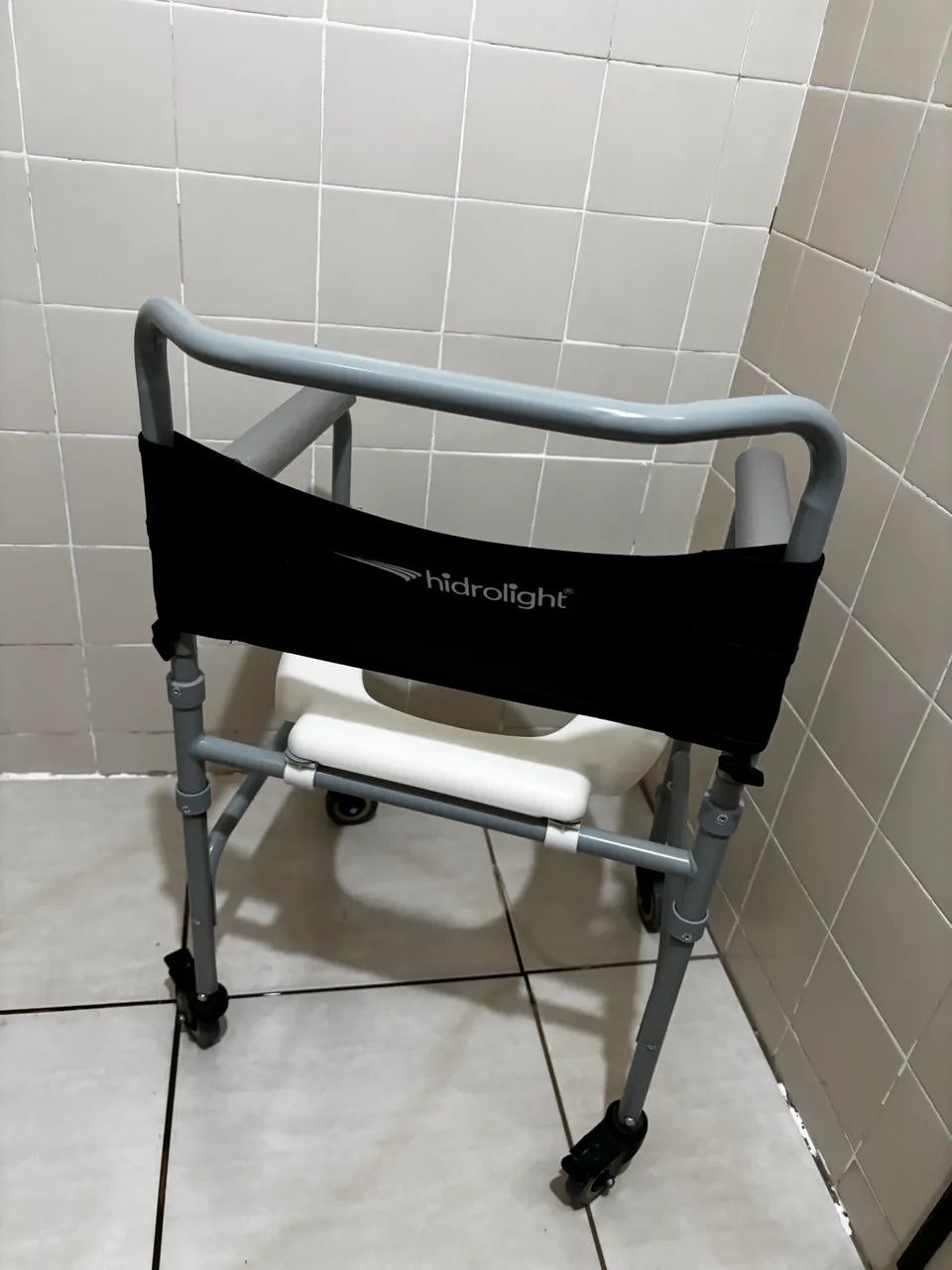 Cadeira de rodas com assento sanitário - Foto 3