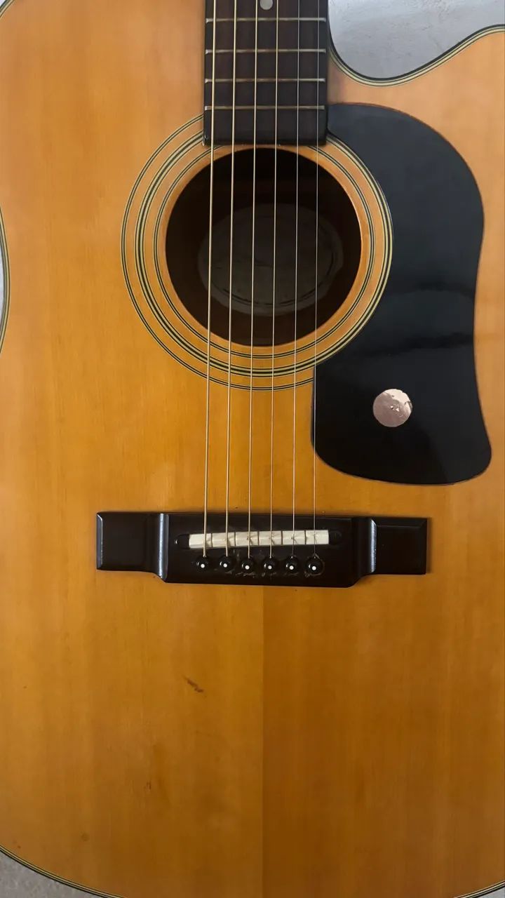 Vende se violão