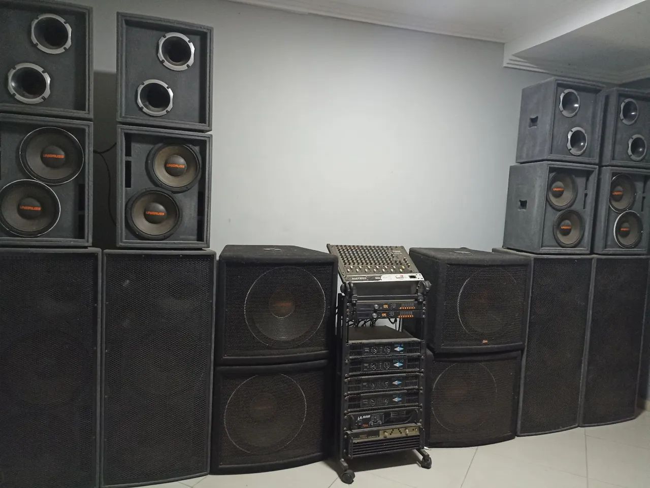 Sistema de Som Profissional Completo - Mesa de som e periféricos/ Rack+ Caixas de som - Foto 2