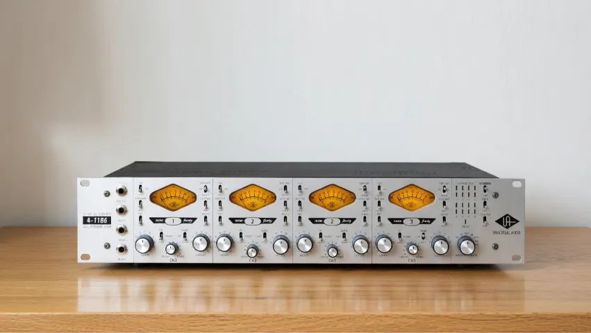 Pré Amplificador Universal Audio 4-710d