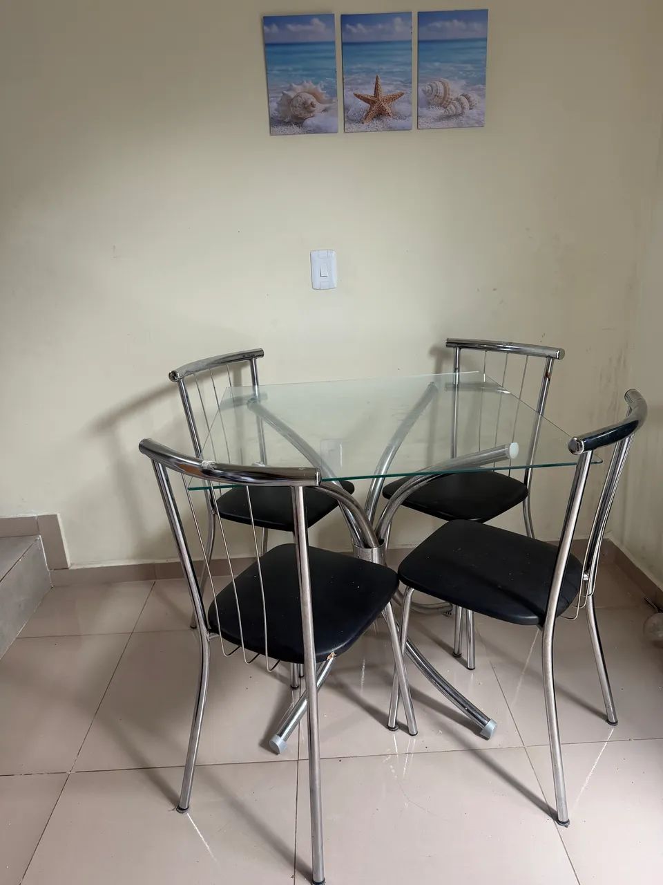 Mesa c/ 4 cadeiras entrego 