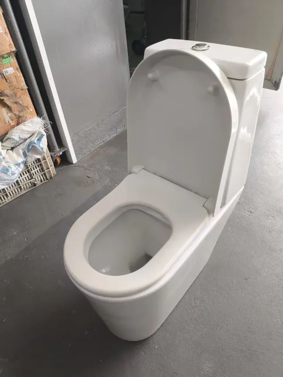 DECA Toilet with Integrated Tank + Soft-Close Seat - Semi-New