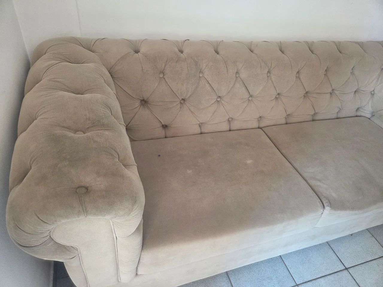 Sofa cheterfield em camuca