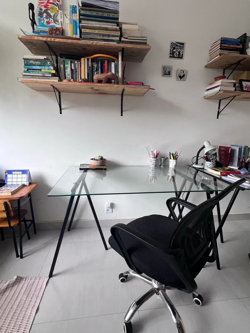 Mesa de escritório com cadeira - Foto 2