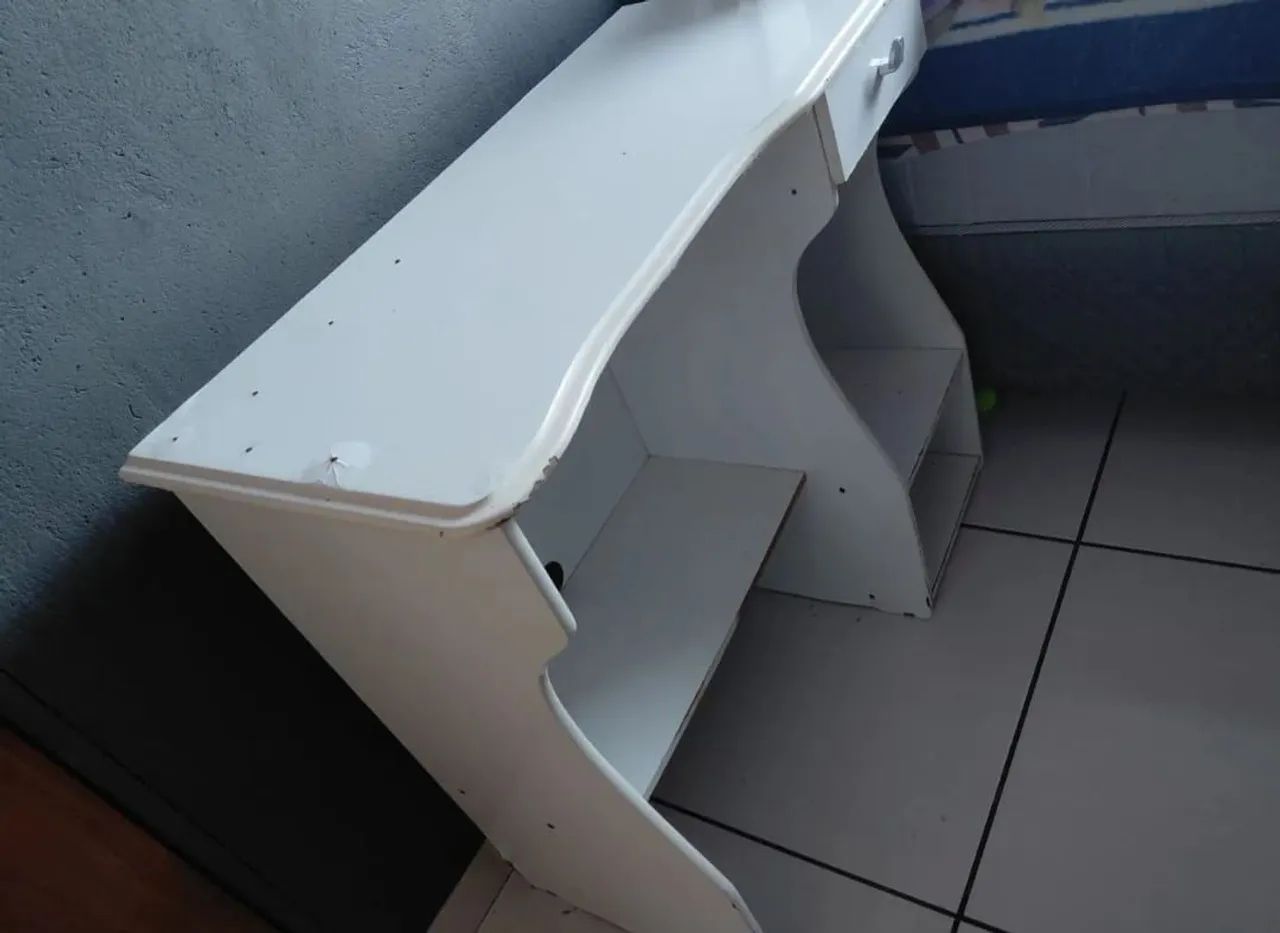 Mesa de Computador / Escrivaninha Branca Compacta (Com Detalhes) - Foto 3