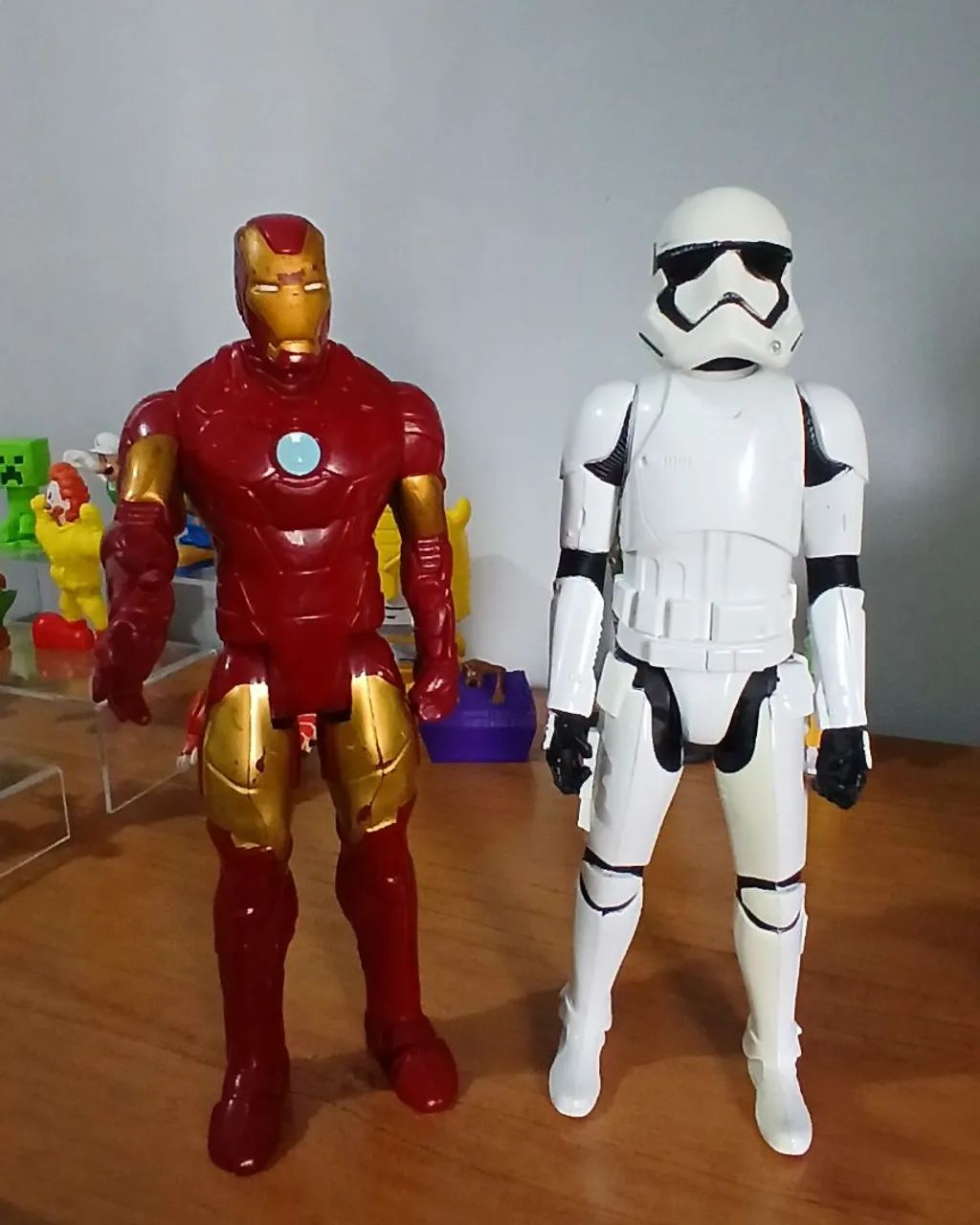 Bonecos Homem de Ferro + Stormtrooper Hasbro