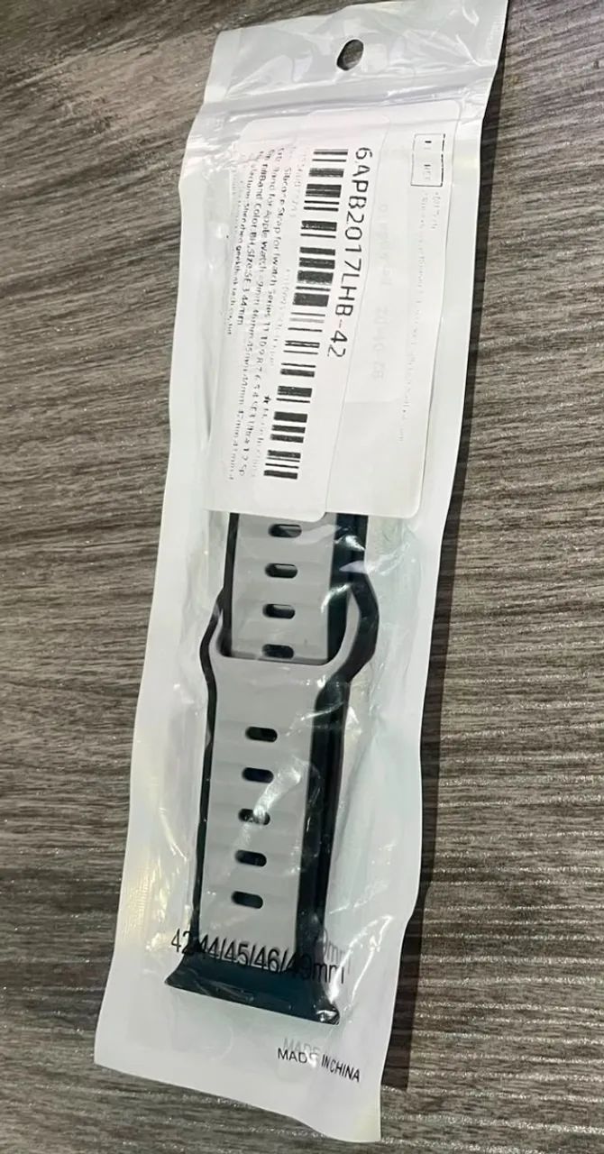 Pulseira Silicone Preta/Cinza para Apple Watch 42/44/45/46/49mm Nova - Foto 5