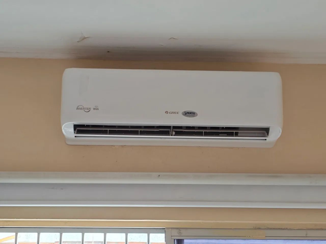SPLIT GREE 12000 BTUS WIFI 