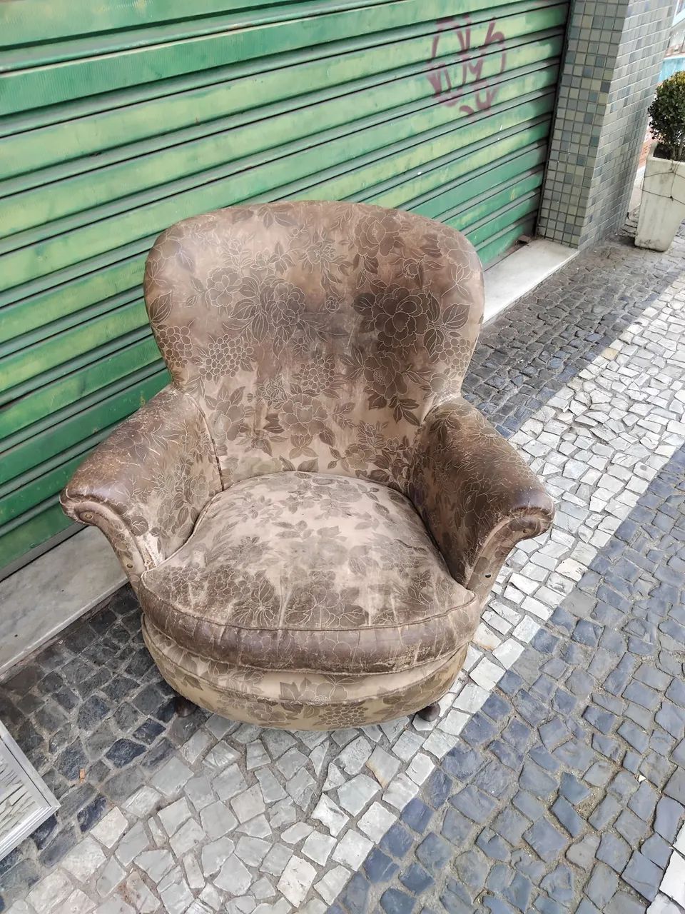 2 poltronas chipandelle antiga no estado - Foto 5