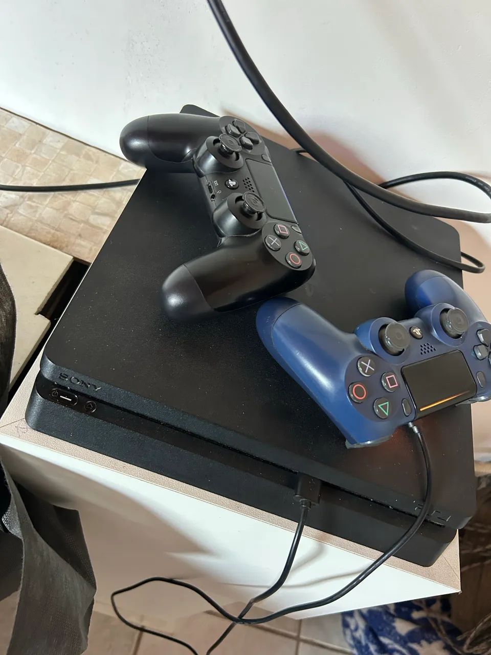 ps4 2 controles + jogos - Foto 2