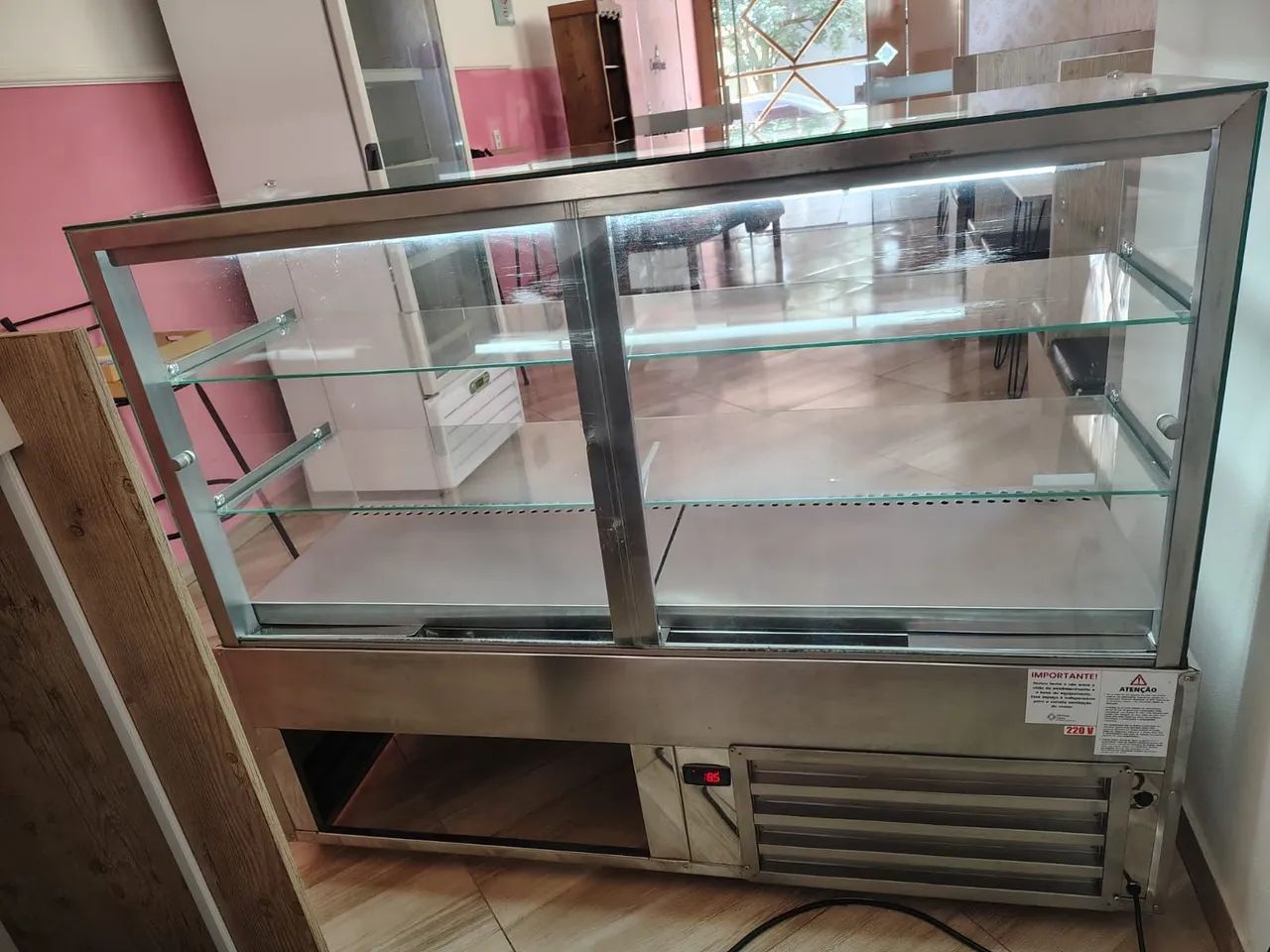 Expositora refrigerada para doces e bolos - Foto 2