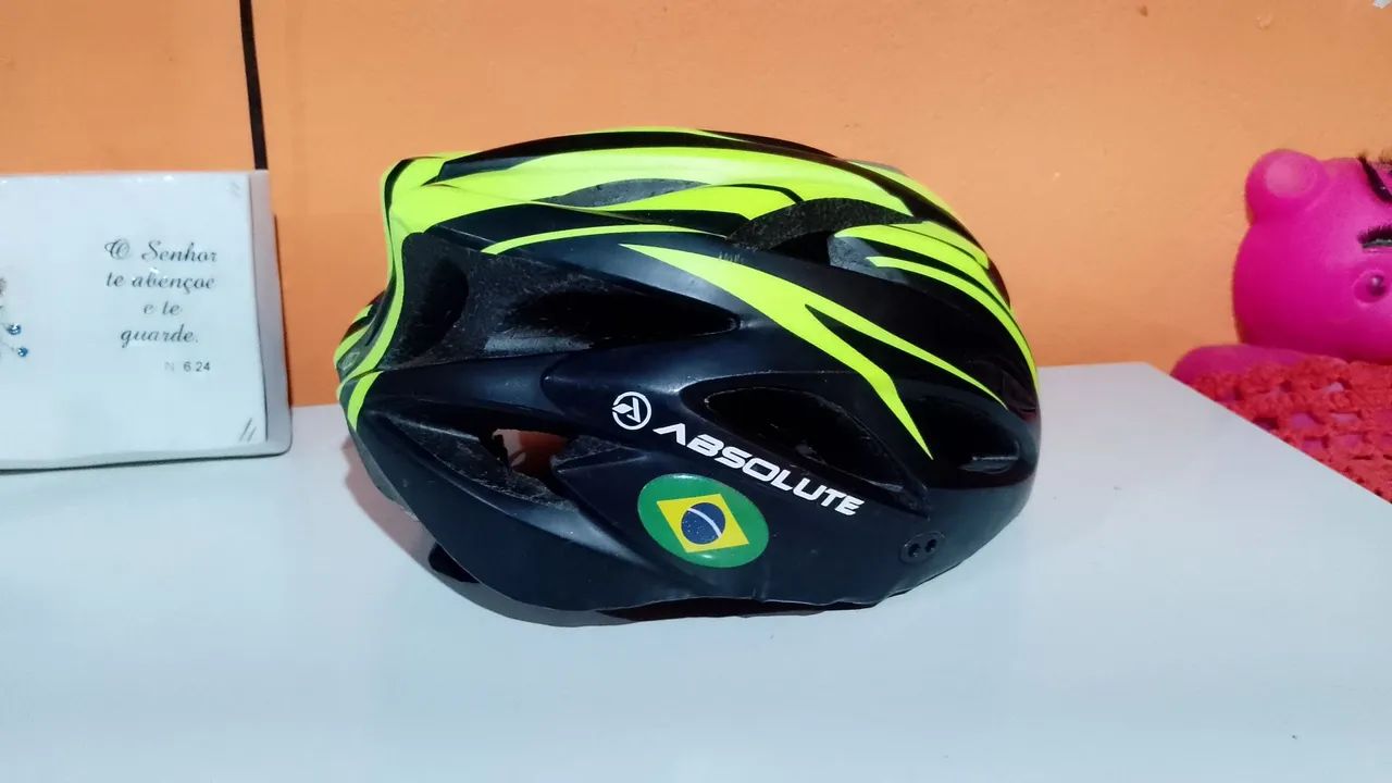 Bicicleta e capacete  - Foto 3