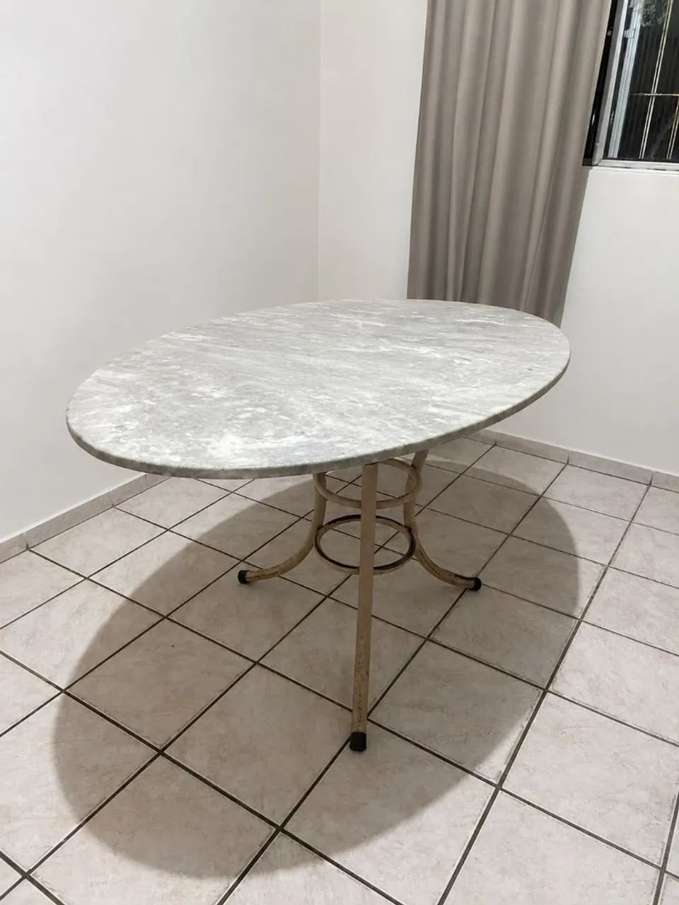 Mesa de mármore 4 lugares 