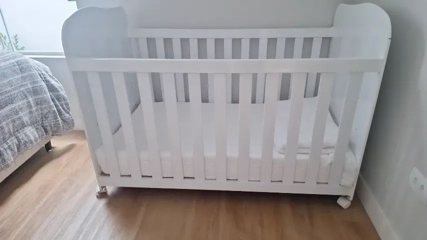 Berço com colchão 