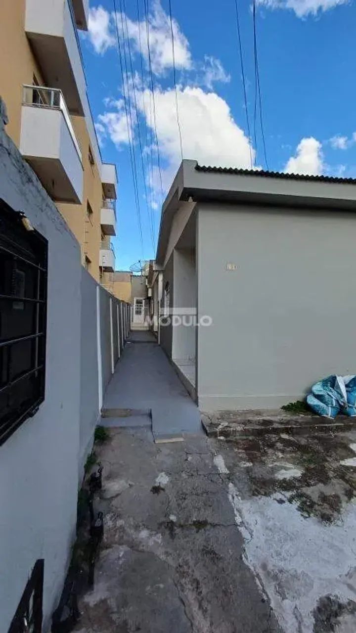 Oportunidade de investimento imperdível: 3 casas no mesmo terreno! - Foto 2