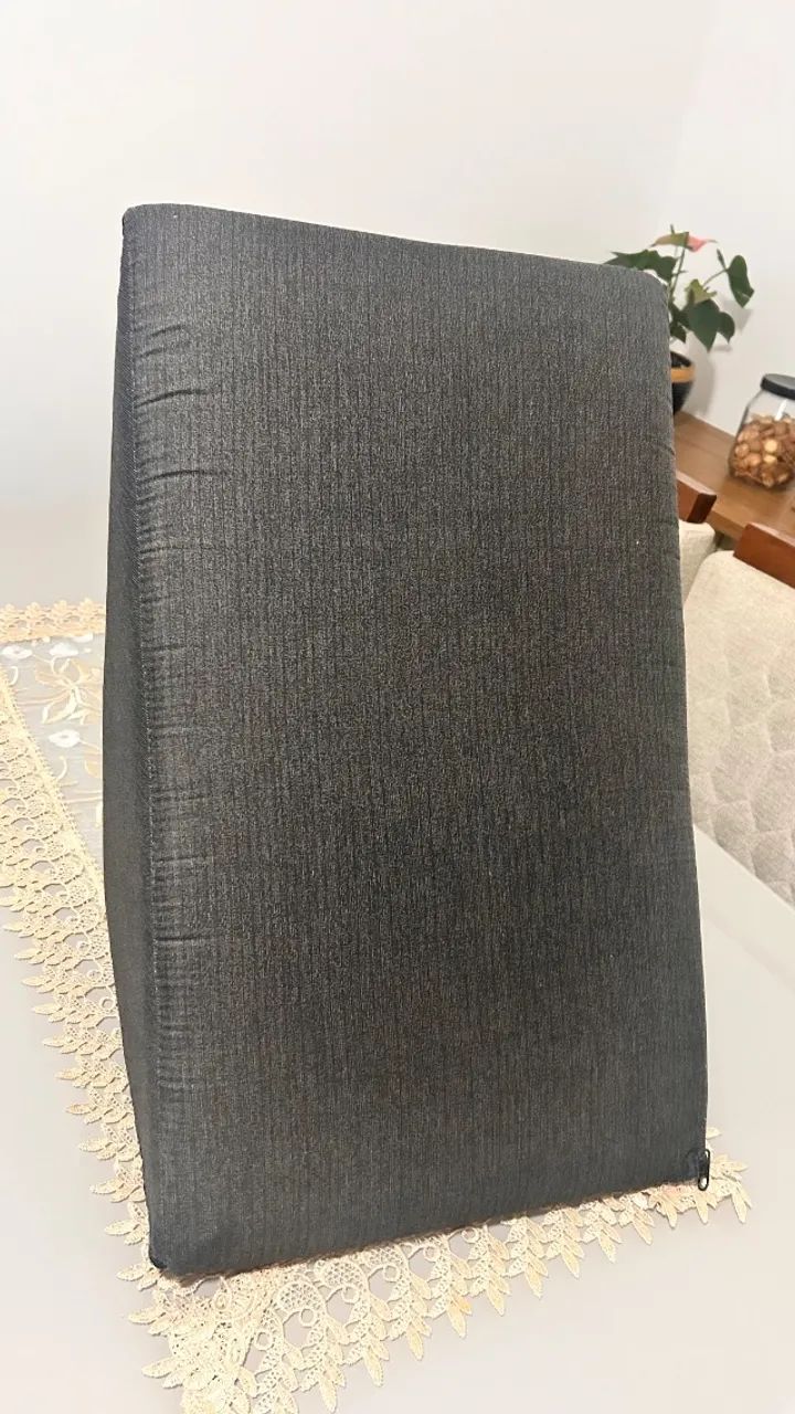 Travesseiro triangular 