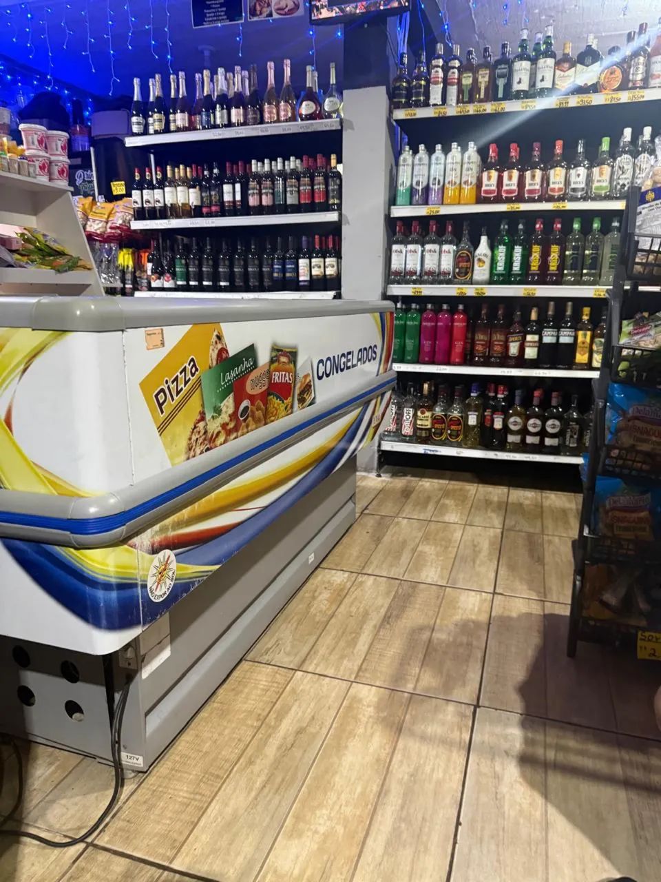 VENDO LOJA DE CONVENIÊNCIA, TOTALMENTE MONTADA E EQUIPADA. - Foto 2