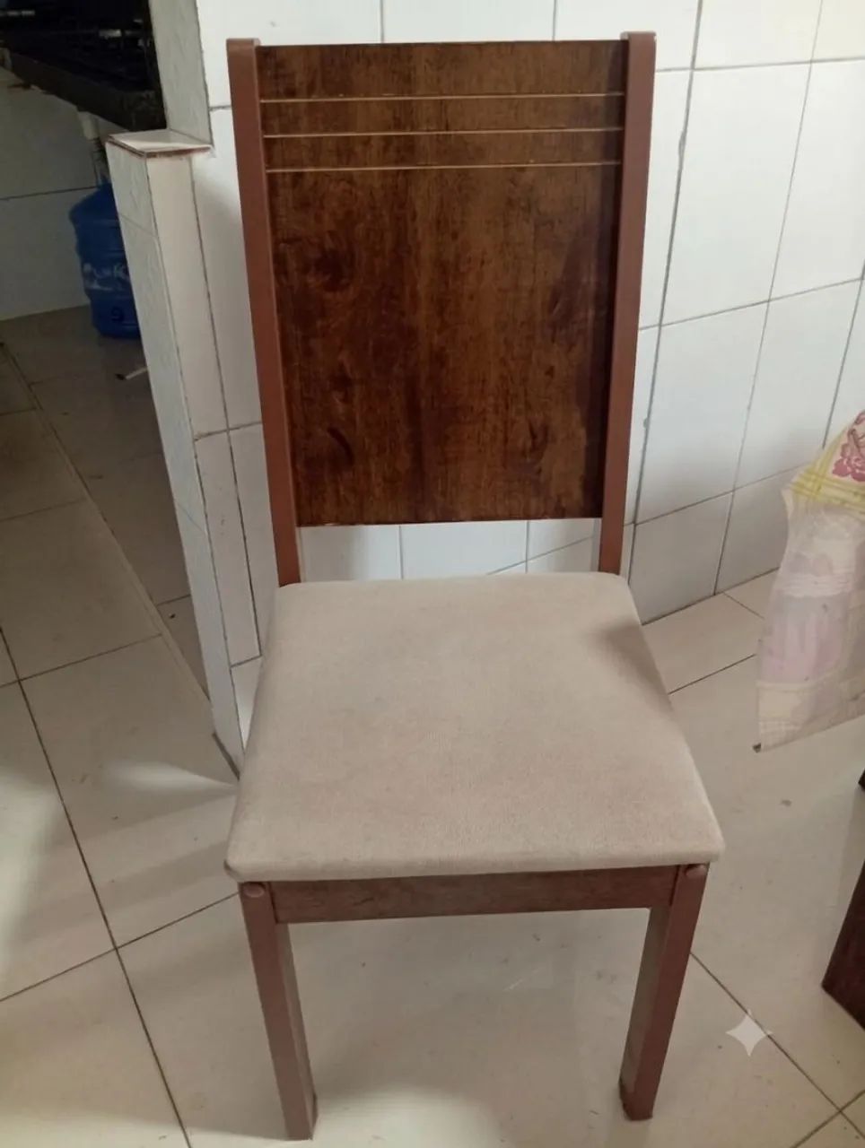 VENDE-SE - 5 CADEIRAS DE MADEIRA  - Foto 2