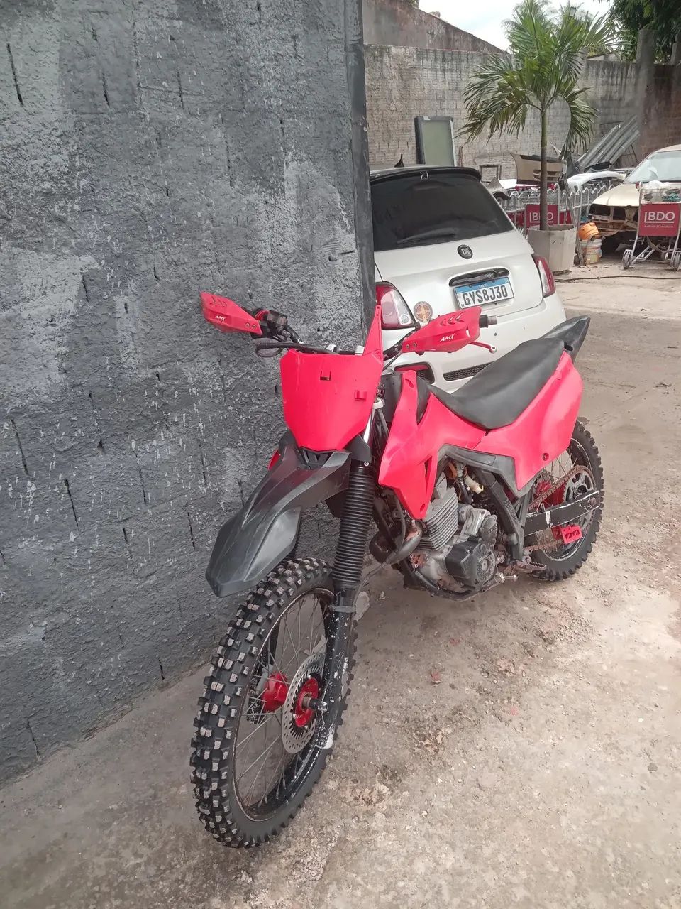 Vendo tornado de trilha 