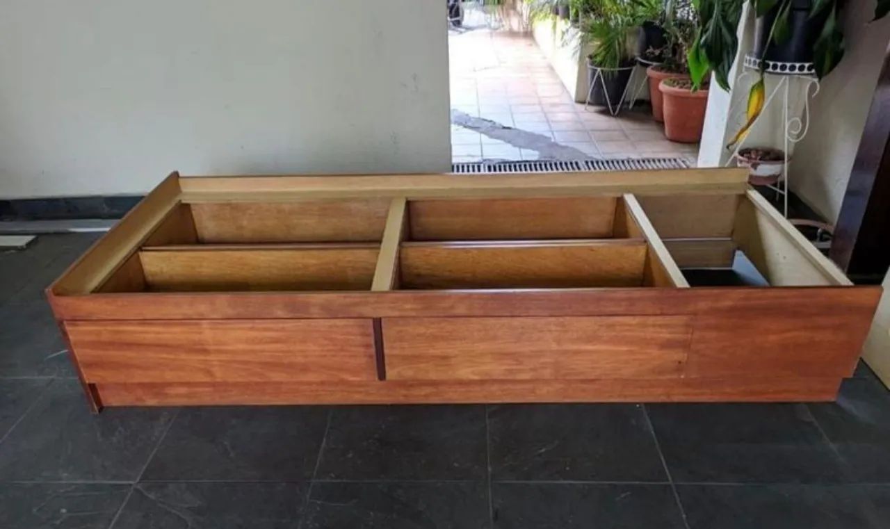 Cama de madeira 