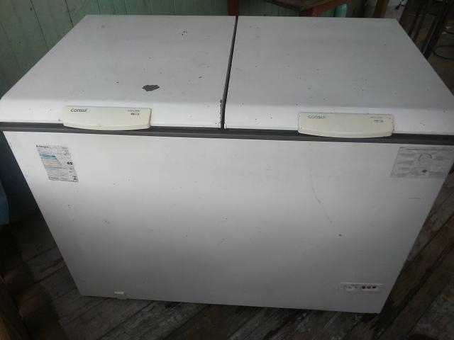 Vende-se uma freezer