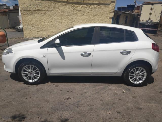 Fiat Bravo 1.8 Essence Dualogic 2012 em excelente estado de conservação