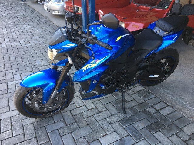 SUZUKI GSX S 750