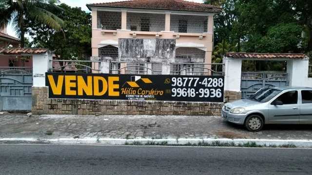 Casarão em Jaguaribe com 30 quartos, sendo 10 suítes e uma ótima localização.